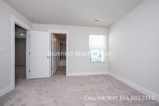 Building Photo - 69 Galley Ln