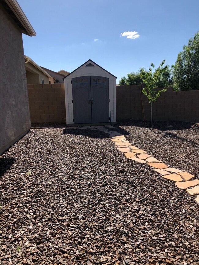 Building Photo - Corner Lot Charmer- Granville Amenities In...