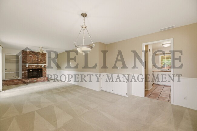 Building Photo - 6517 E Elm St