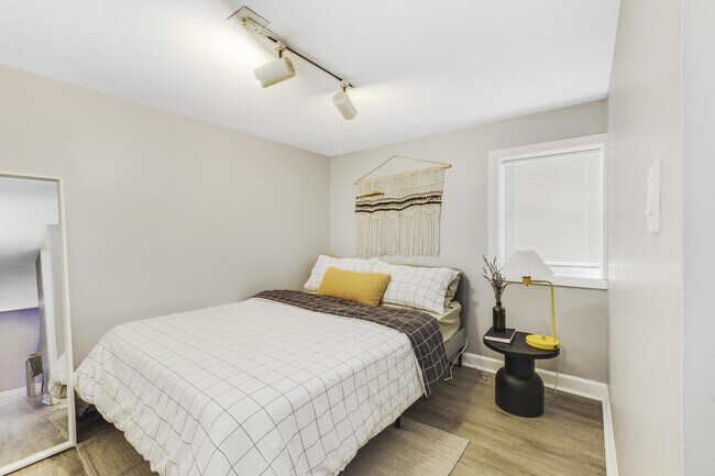 Building Photo - 3007 N Ashland Ave