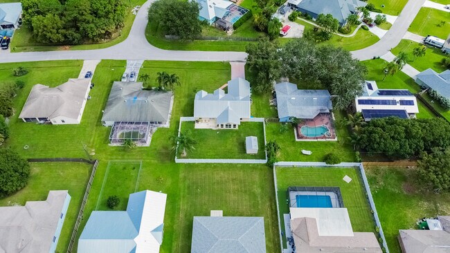 Building Photo - 526 SW Dairy Rd