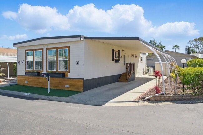 Primary Photo - Highly Desirable Double Wide 55+ Home in R...