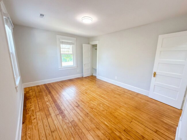Building Photo - 209 4th Ave