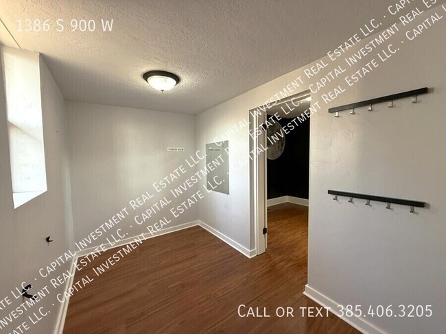 Building Photo - 1386 S 900 W