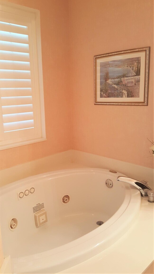 Building Photo - 9926 Perfect Dr