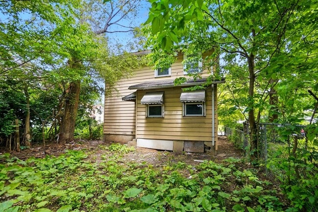 Building Photo - Two Bedroom in Dayton With Move in Special!!