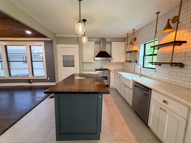 Building Photo - 405 E Denton St