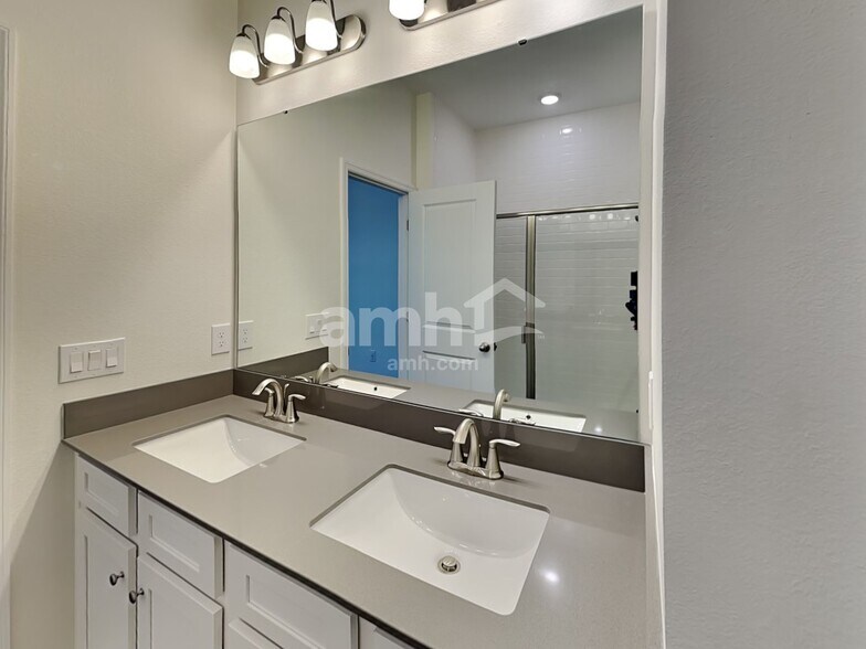 Building Photo - 964 Heavenly Dr