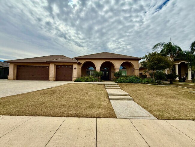 Primary Photo - Stunning Silver Oak Ranch Home!
