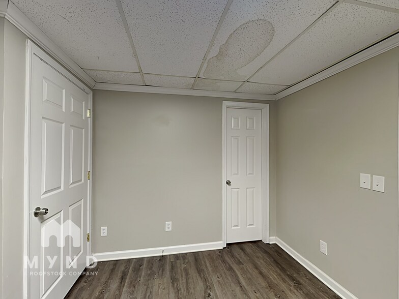 Building Photo - 13001 Lakeview Pkwy