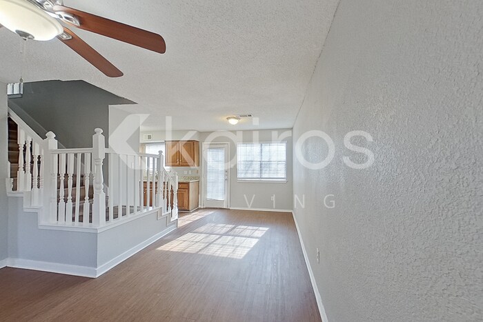 Building Photo - 832 Courtenay Pl