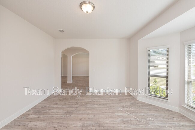 Building Photo - 9599 Pebble Stone Dr