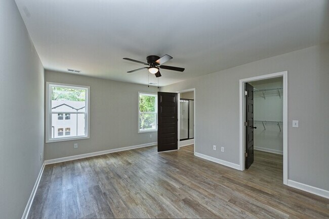 Building Photo - 146 N Trigg Ave