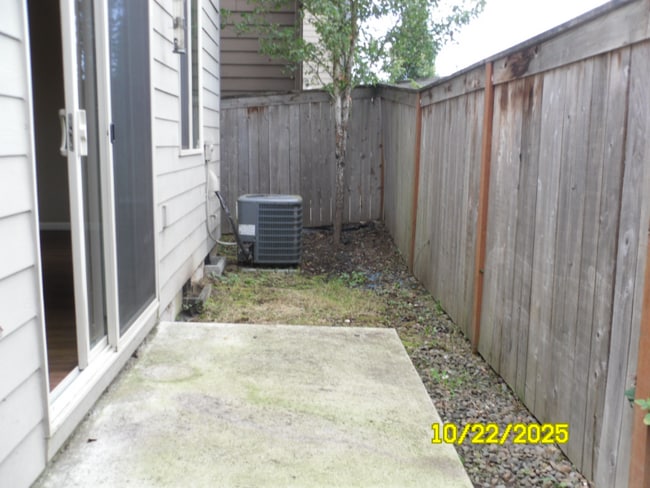 Building Photo - 4300 NE 34th Cir