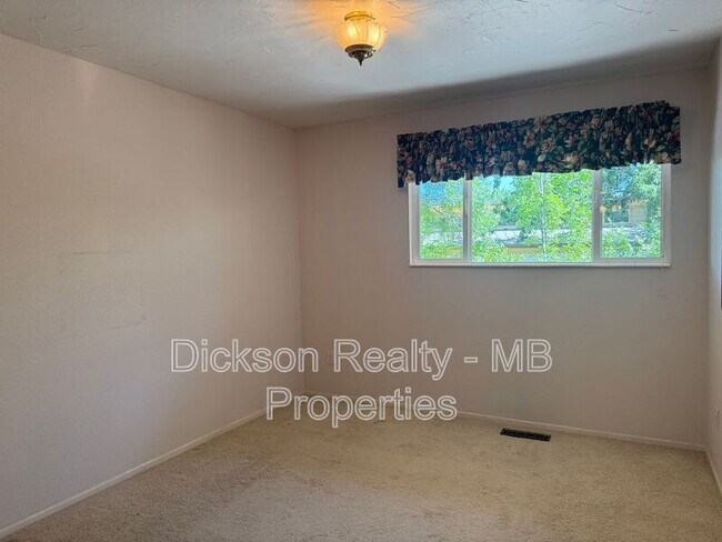 Building Photo - 2845 Glenwood Ct