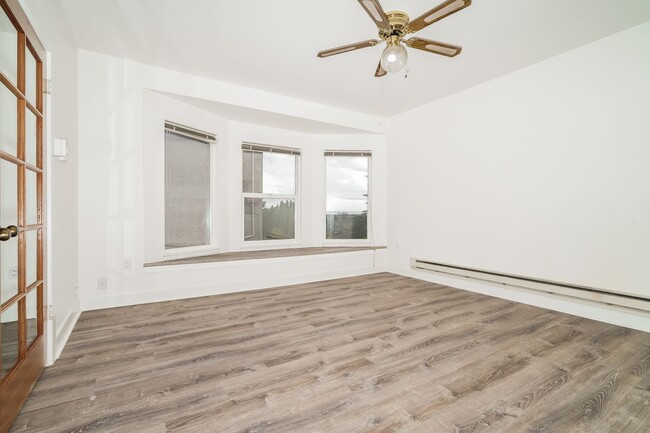 Building Photo - Modern Comfort Meets Classic Charm in This...