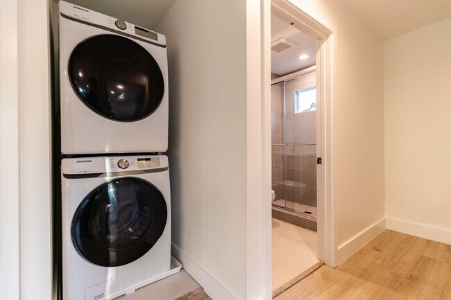 Building Photo - 5016 Pickford St