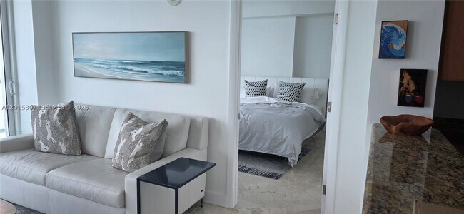 Building Photo - 6515 Collins Ave