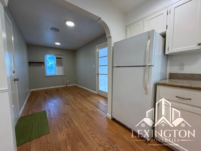 Building Photo - Charming 2 Bedroom Home with Large Backyard & Garage
