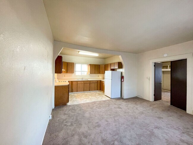 Building Photo - 1324 Summer St