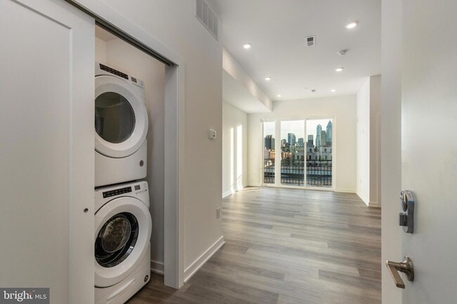 Building Photo - 710 N 16th St