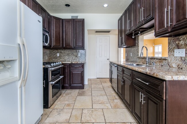 Building Photo - 6218 Summerville Ln