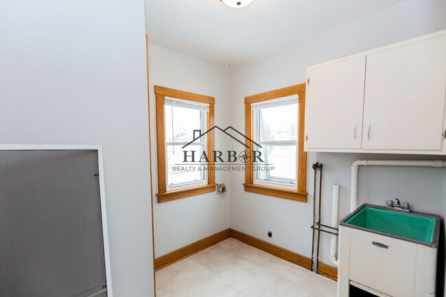 Building Photo - 15 8th St NW
