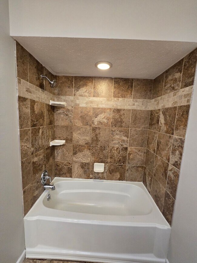 Building Photo - Southport Three Bedroom Home Near US 31 & Stop 12 Rd