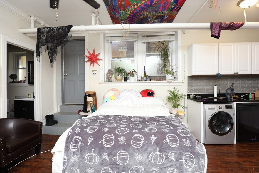 Building Photo - 2120 N Dayton St