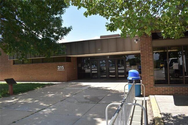 Building Photo - Fantastic 3bd/1.5ba home! Coming soon!