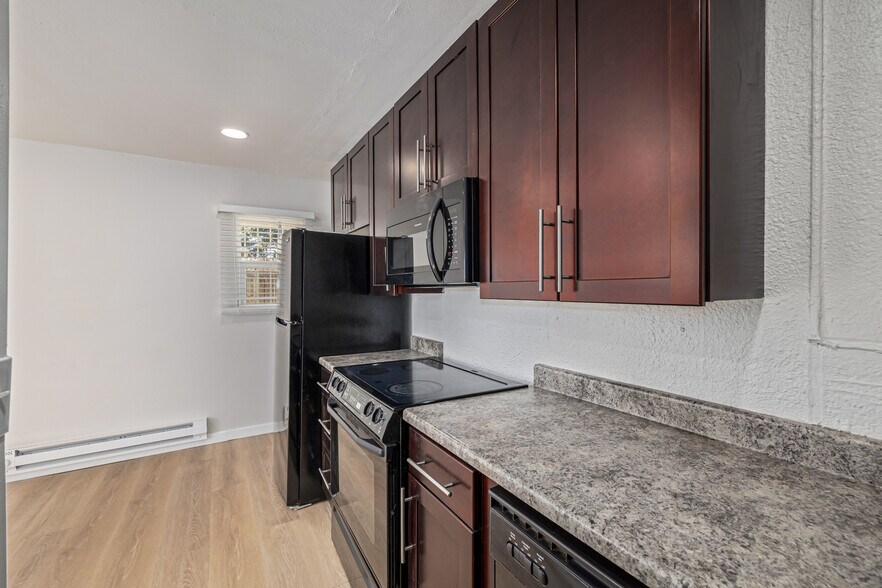 Building Photo - 1444 Valentia St