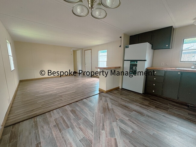 Building Photo - 147 Sunshine Valley