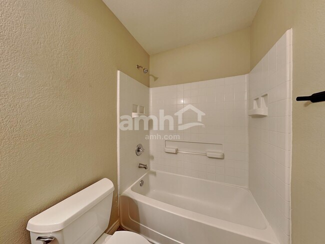 Building Photo - 6905 Planters Row Dr