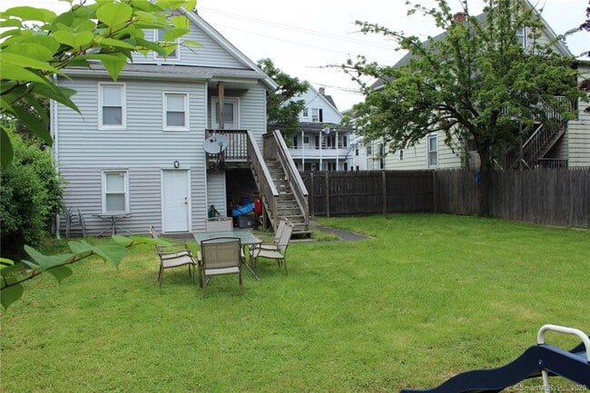 Building Photo - 13 E Walnut St