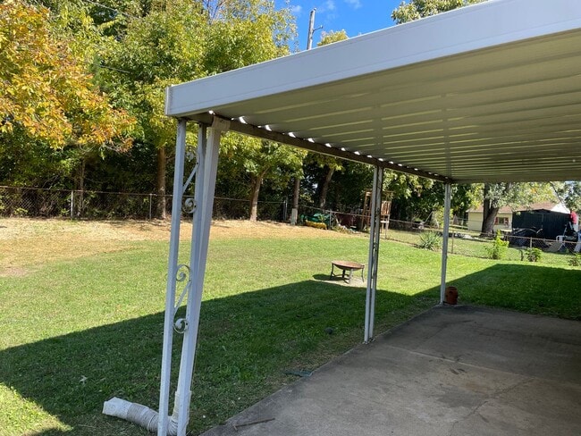 Building Photo - 4 Bedroom Home in Huber Heights