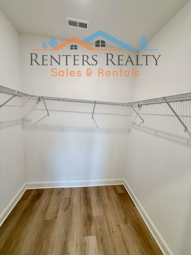 Building Photo - Stunning 3 Bedroom with Rooftop Terrace