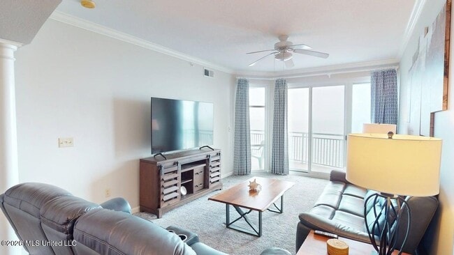 Building Photo - 2230 Beach Dr