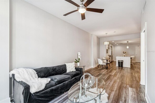 Building Photo - 1120 E Kennedy Blvd