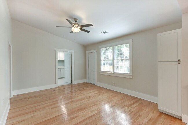 Building Photo - Renovated Three Bedroom, Two Bathroom Sing...