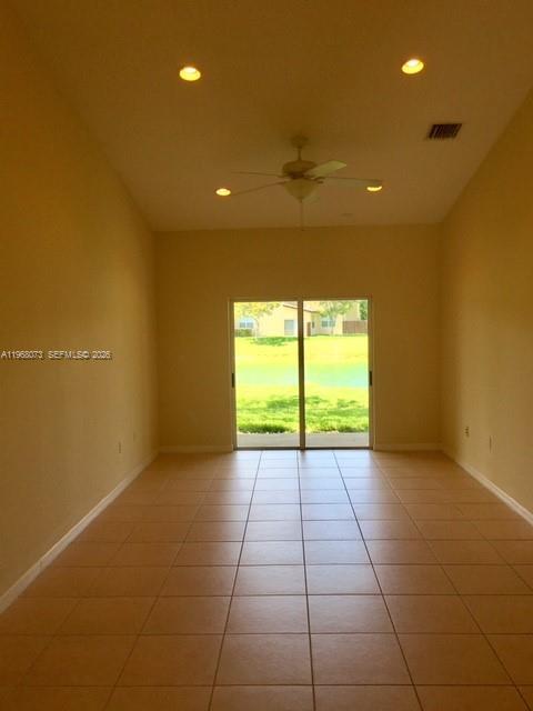 Building Photo - 3323 NE 11th Dr