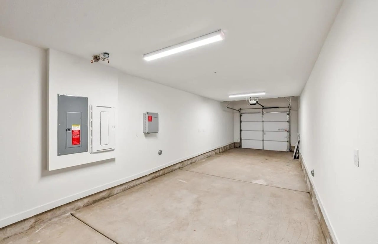 Building Photo - 818 Redberry Way