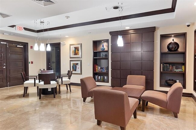 Building Photo - 2421 NE 65th St