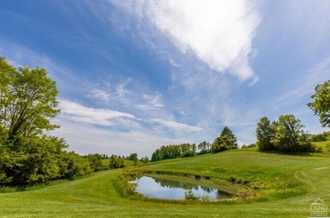 Building Photo - 852 Columbia St