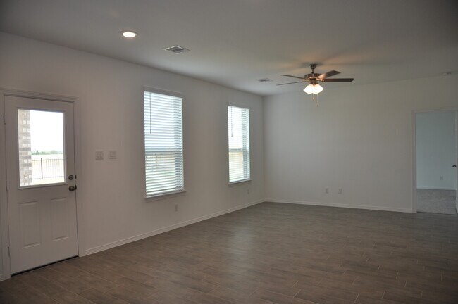 Building Photo - 5703 Aurora Grns Ln
