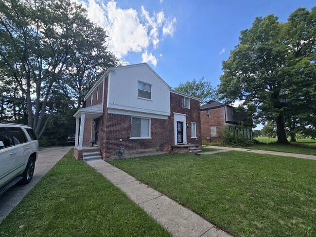 Building Photo - 9151 Mansfield St