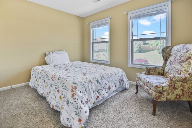 Building Photo - Pet Friendly Three Bedroom with Bonus!