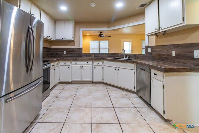 Building Photo - 4406 Bowles Dr