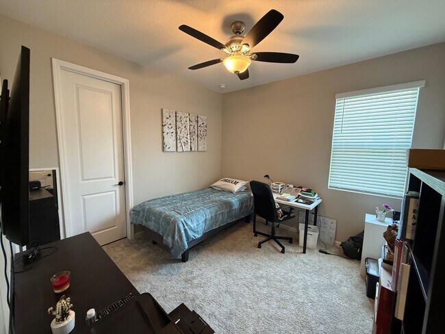 Building Photo - 4/3 Clermont Spacious Home