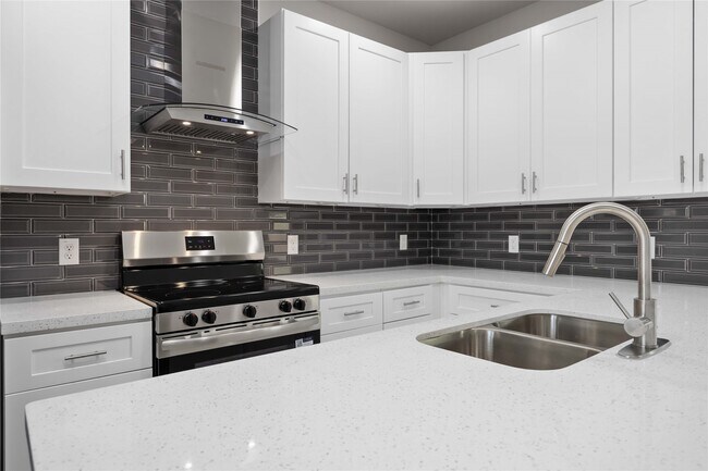 Building Photo - 7987 Chateau St