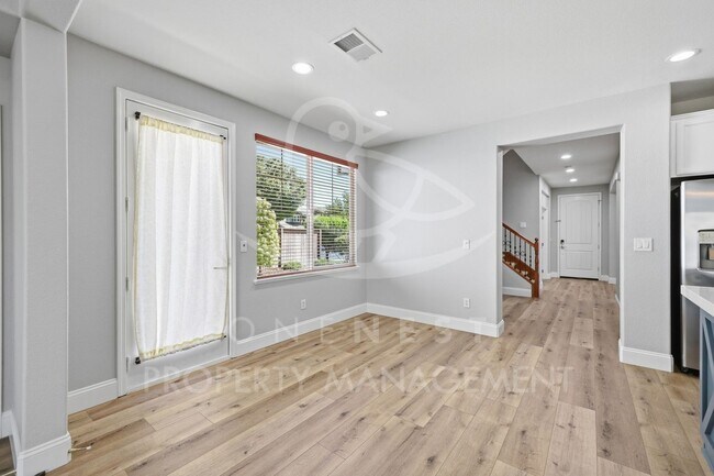Building Photo - 2127 Ranch View Dr